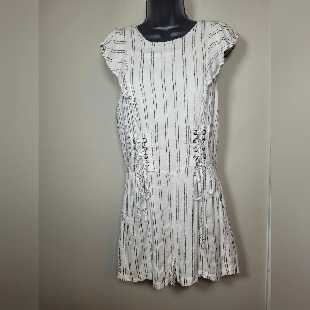 Dex Striped Lace Up Lined Romper sz M